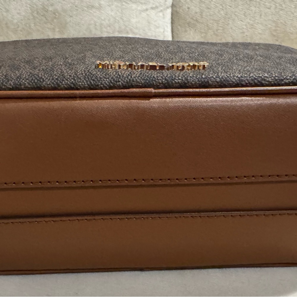 Michael Kors Jet Set Large Hanging Travel Toiletry Bag in Brown MK Logo - Picture 7 of 7